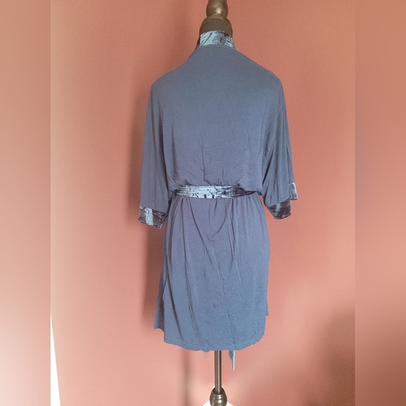 NWOT Soft Comfortable Robe, with crushed velvet trims. - Picture 5 of 8
